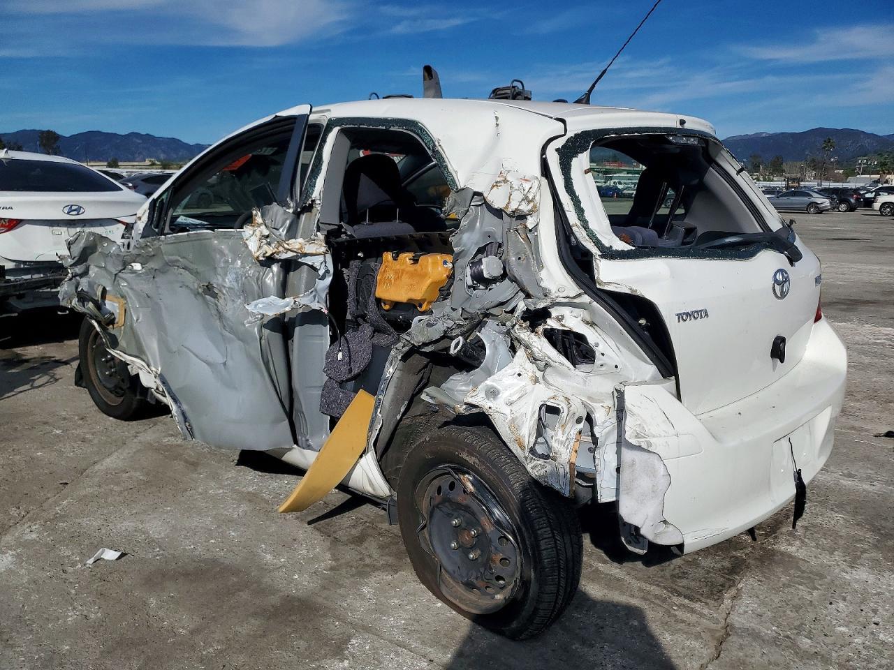 2010 Toyota Yaris - Фото 2