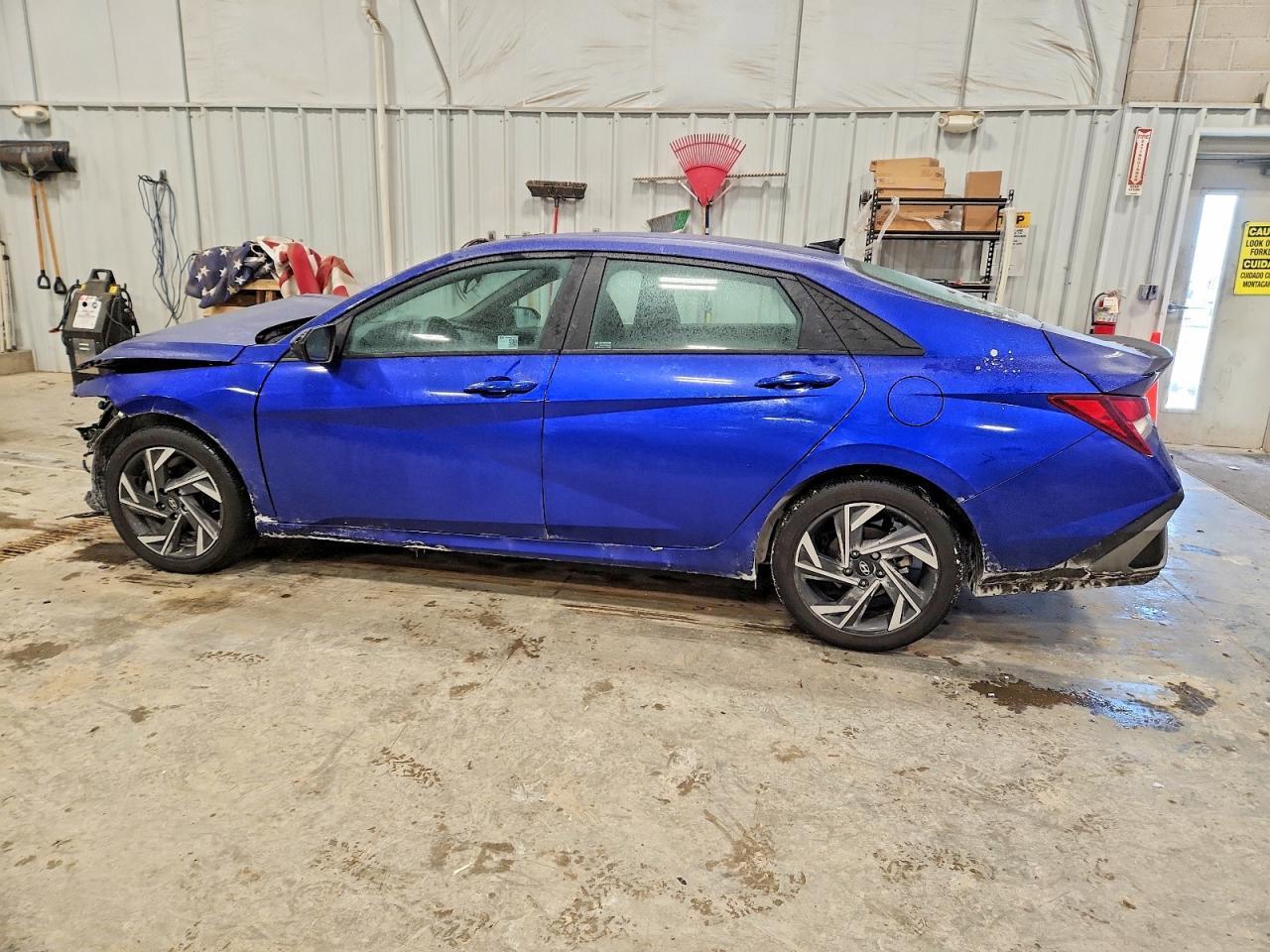 2025 Hyundai Elantra Sel Sport - Фото 2