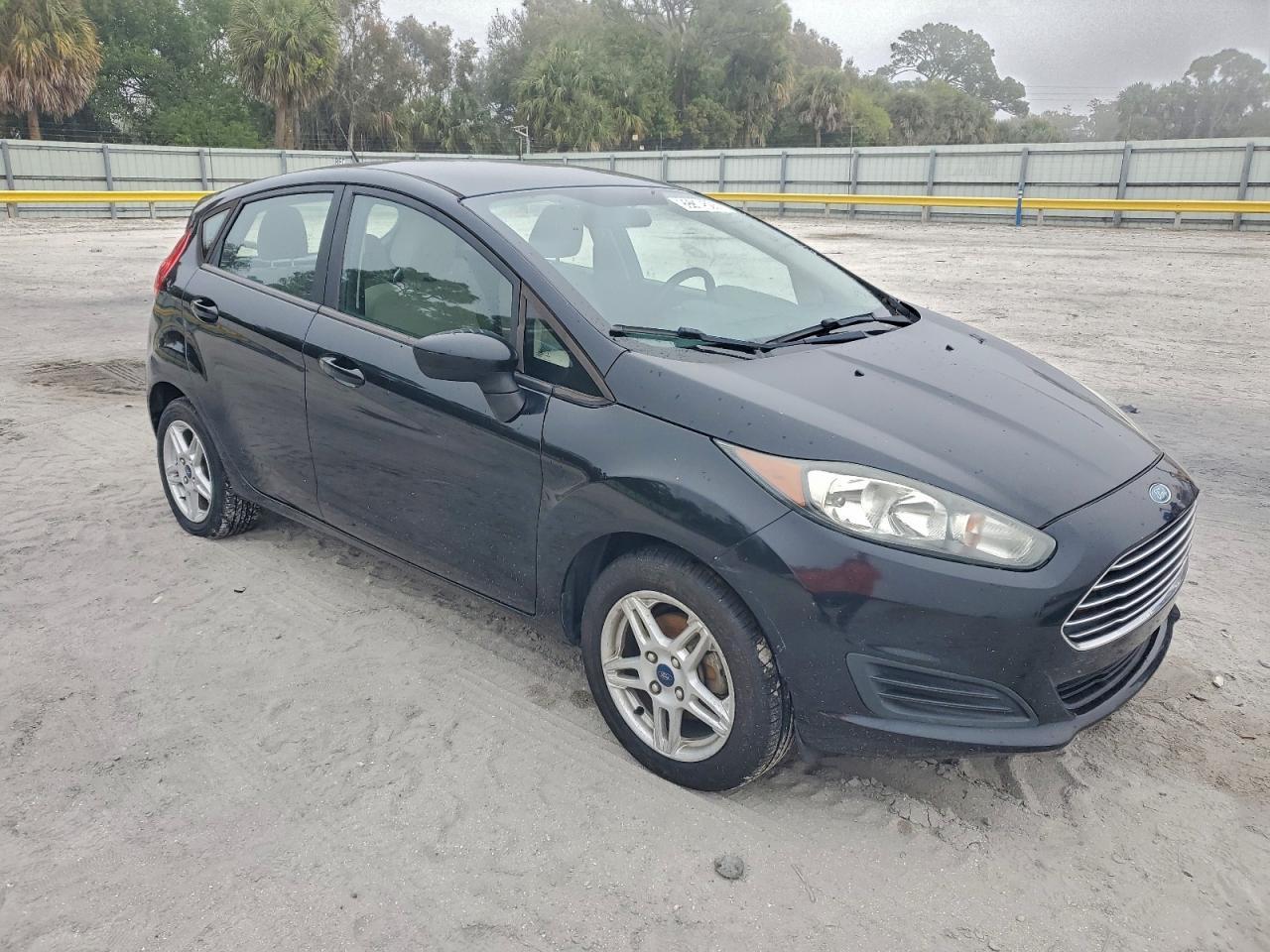 2019 Ford Fiesta Se - Image 4