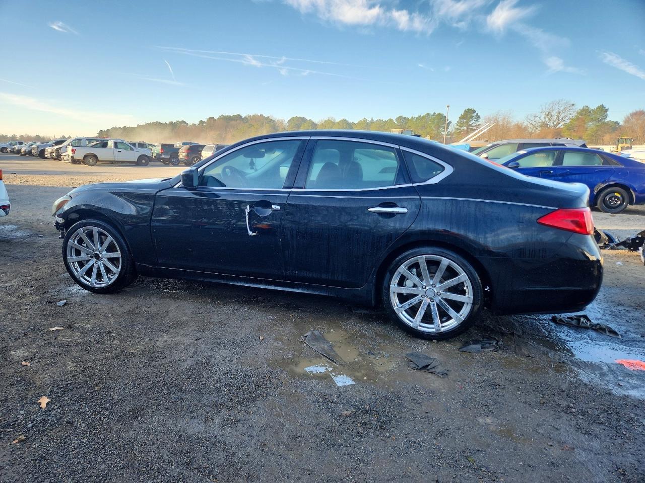 2011 Infiniti M37 Base - Image 2
