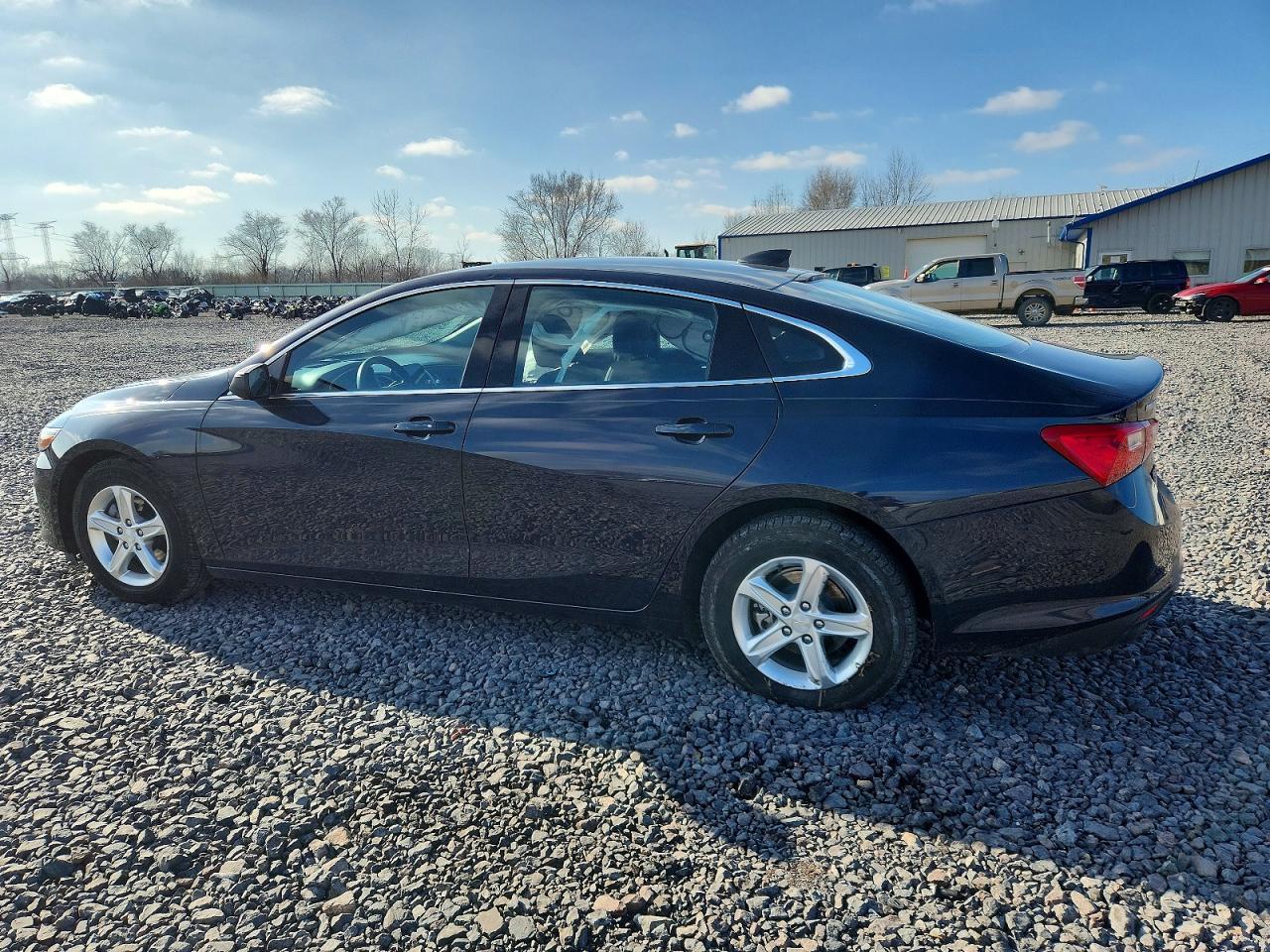 2023 Chevrolet Malibu Ls - Фото 2