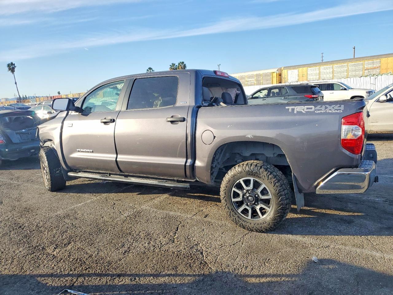 2017 Toyota Tundra Crewmax Sr5 - Фото 2