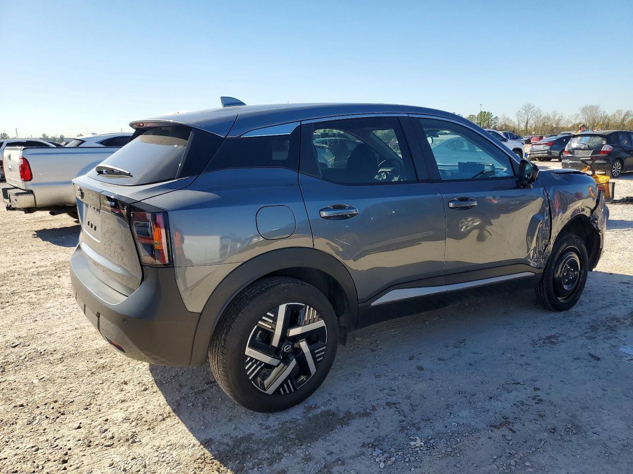 2025 Nissan Kicks Sv - Image 3