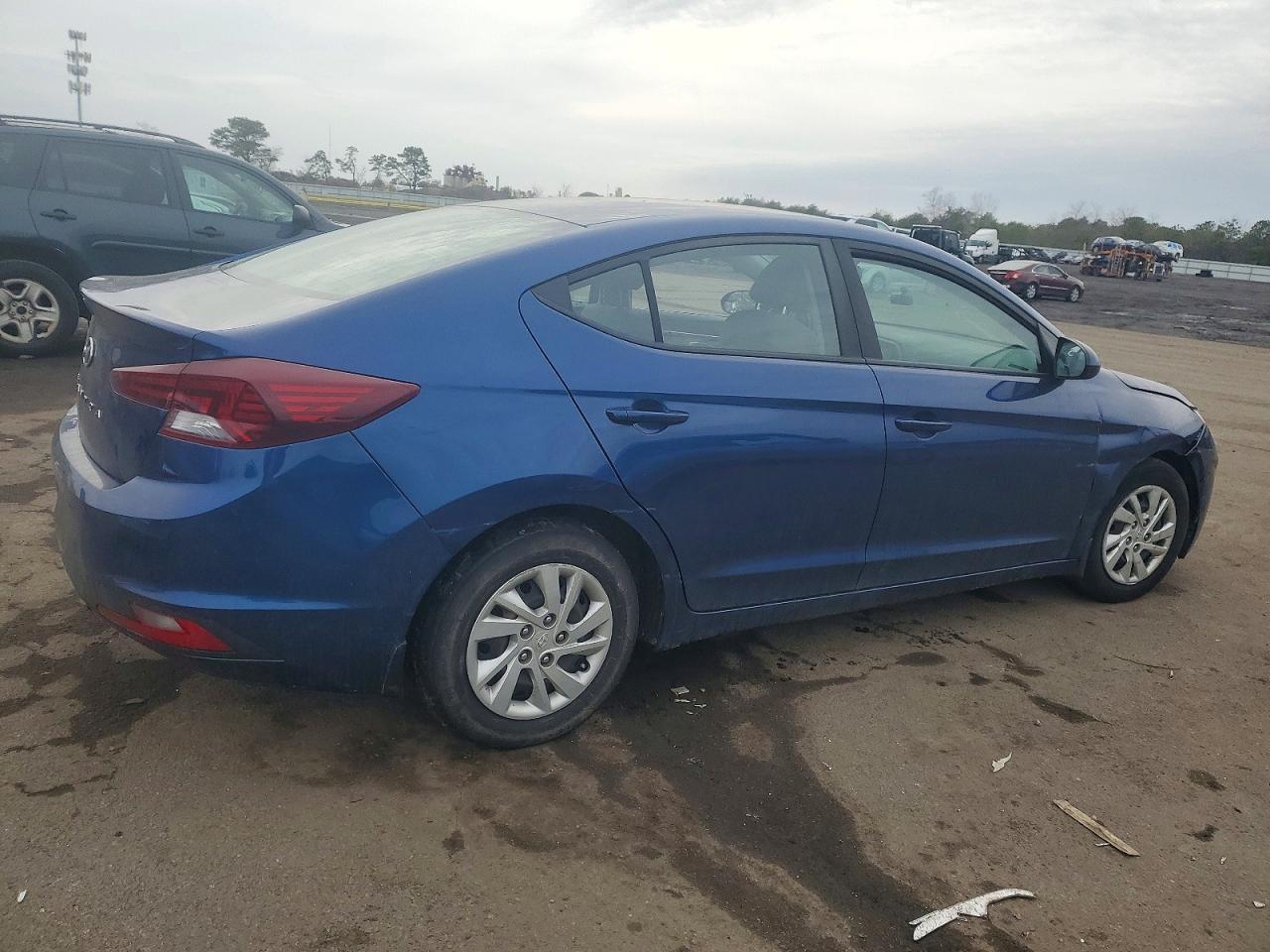 2019 Hyundai Elantra Se - Image 3