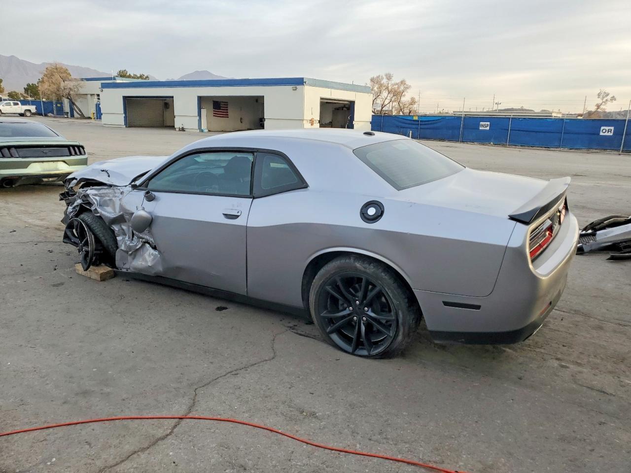 2016 Dodge Challenger Sxt - Image 2