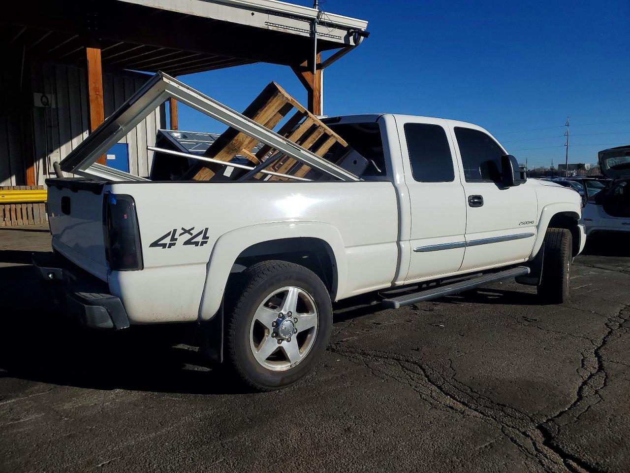2004 GMC Sierra - Image 3