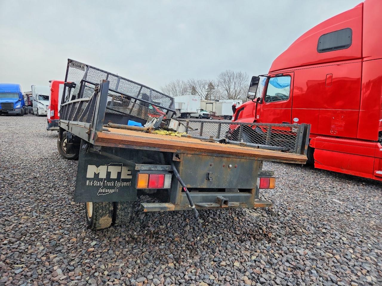 2016 Isuzu Npr Hd Flatbed Truck - Фото 2