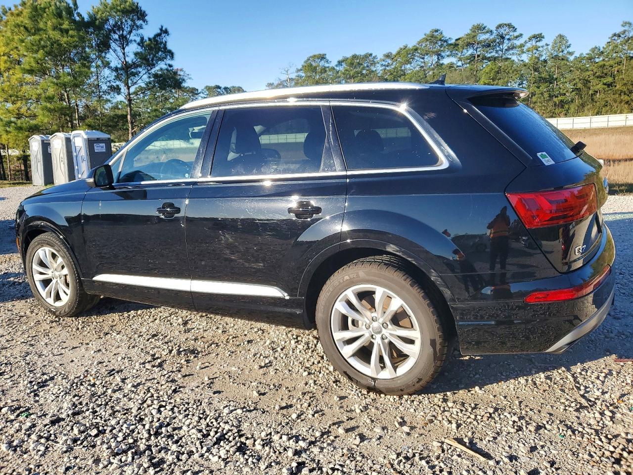 2017 Audi Q7 Premium Plus - Image 2