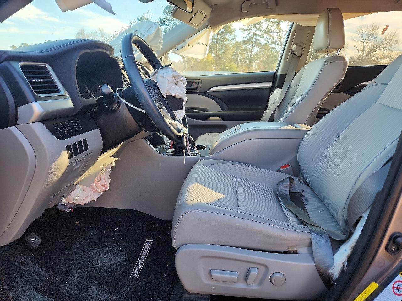 2017 Toyota Highlander Le - Image 7