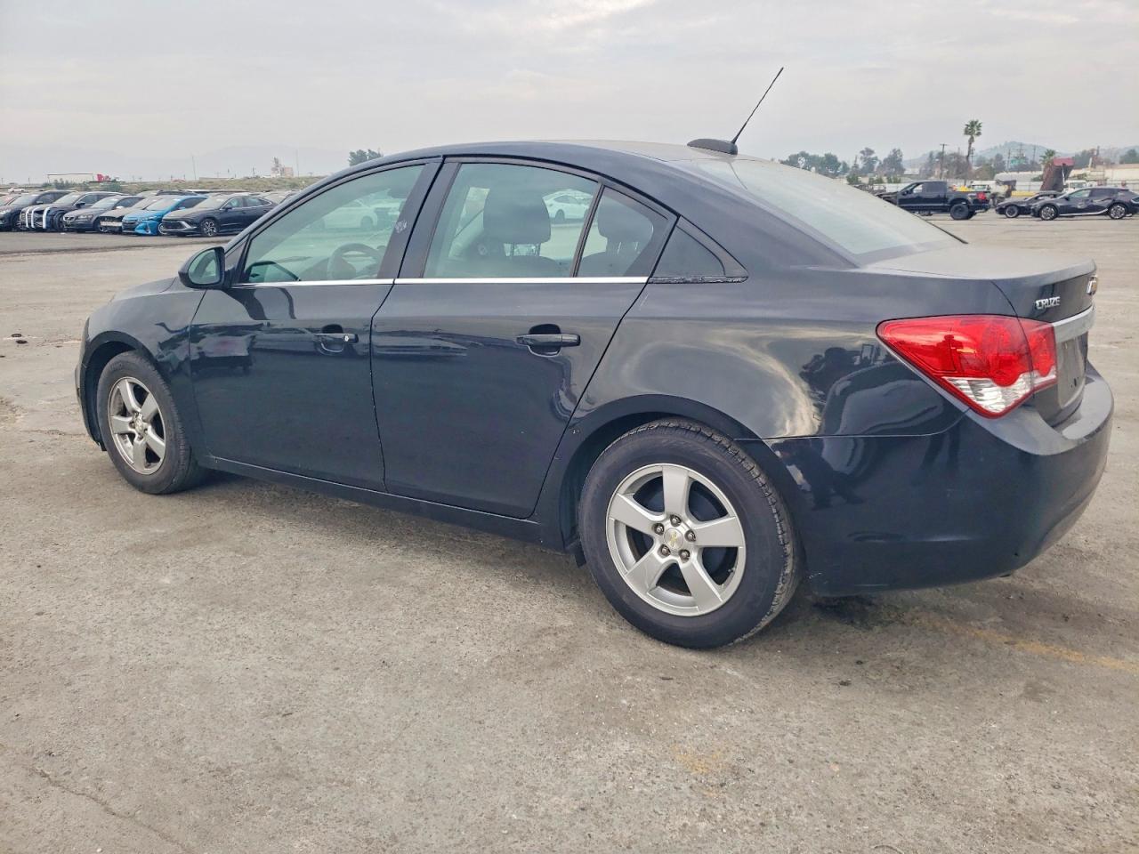 2015 Chevrolet Cruze Lt - Image 2