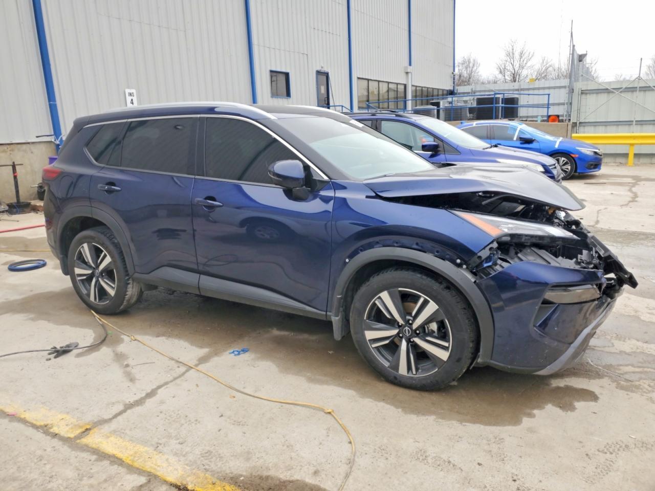 2025 Nissan Rogue Sl - Image 4