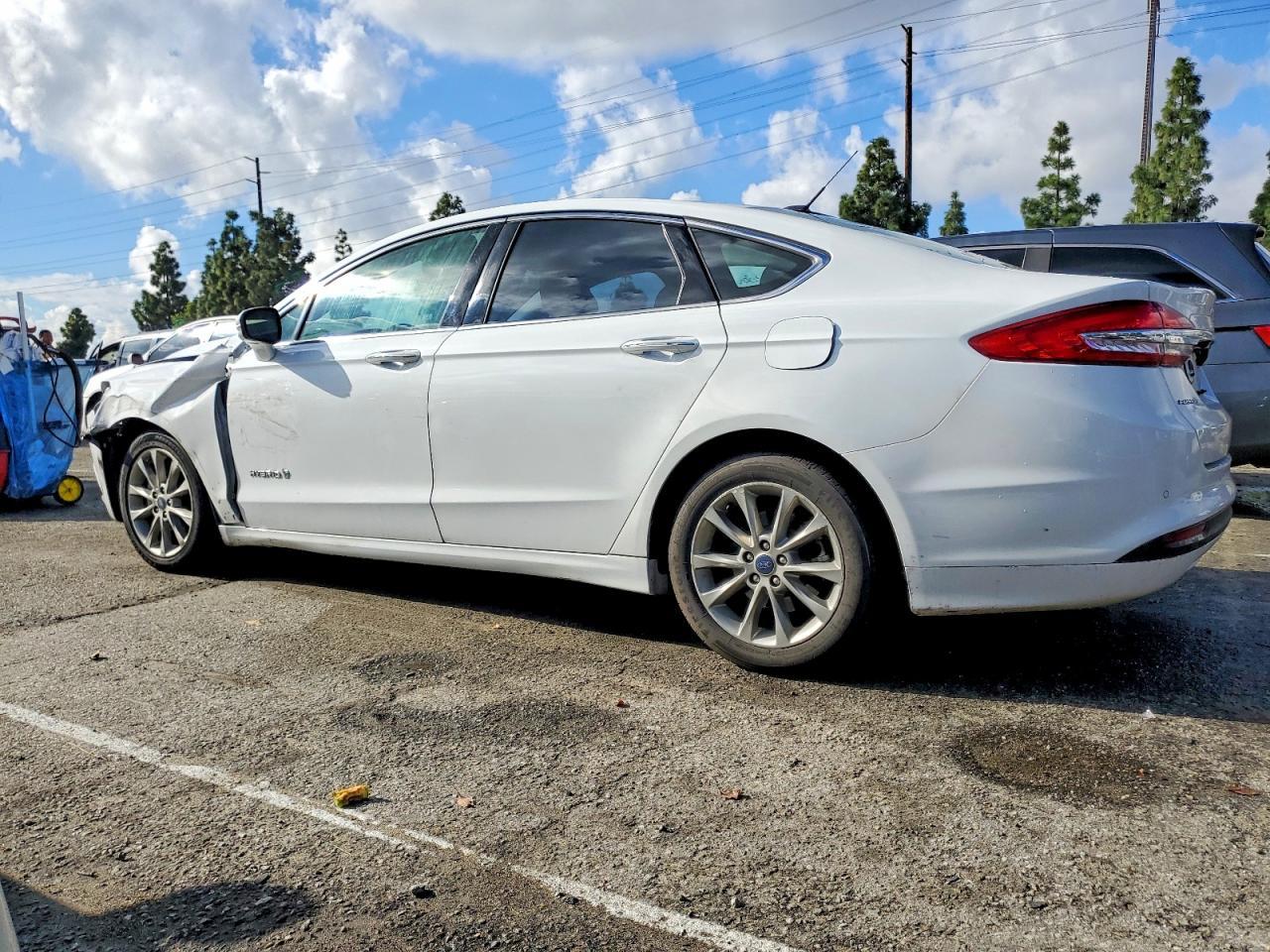 2017 Ford Fusion Se Hybrid - Image 2