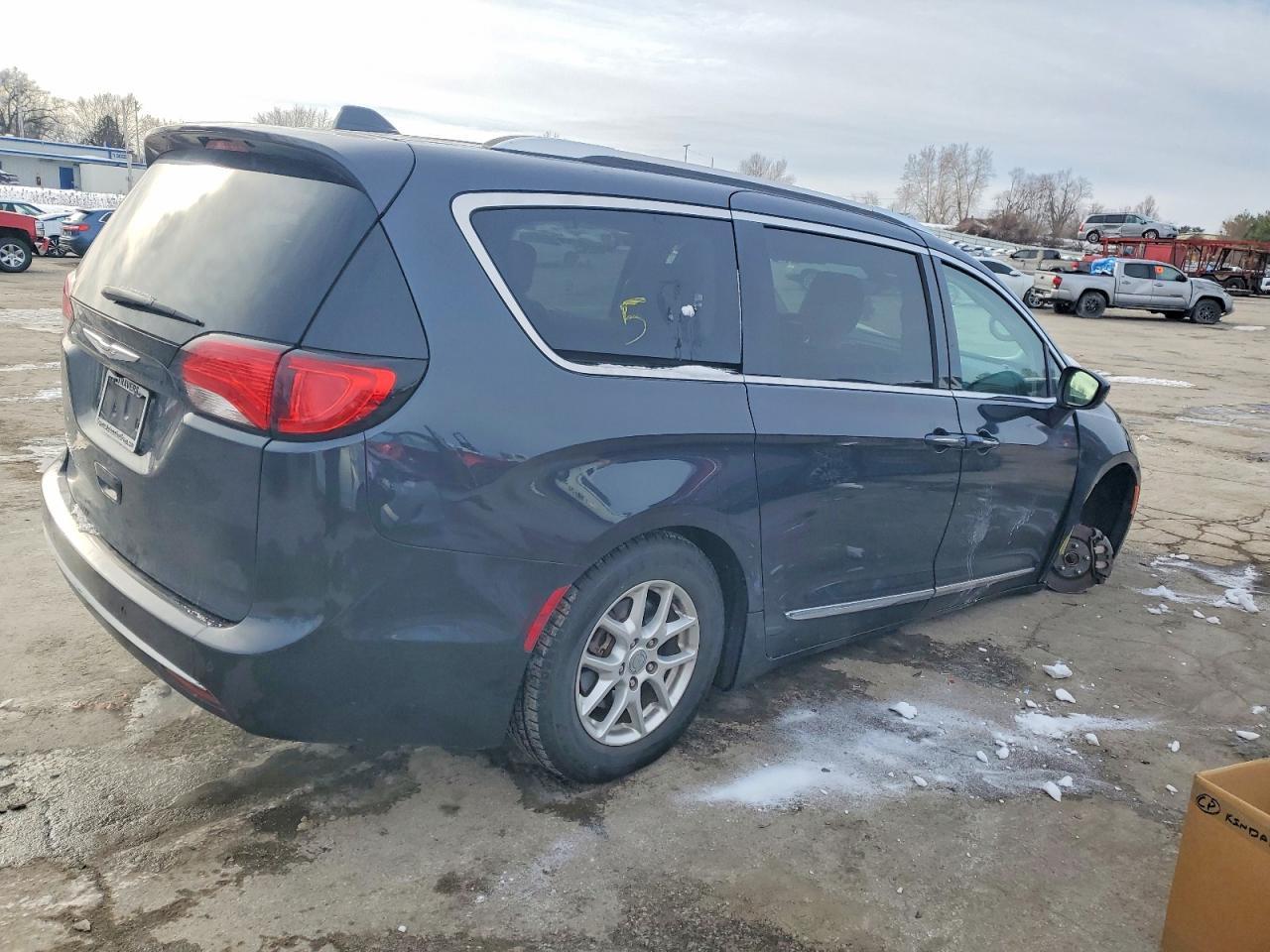 2020 Chrysler Pacifica Touring L - Фото 3
