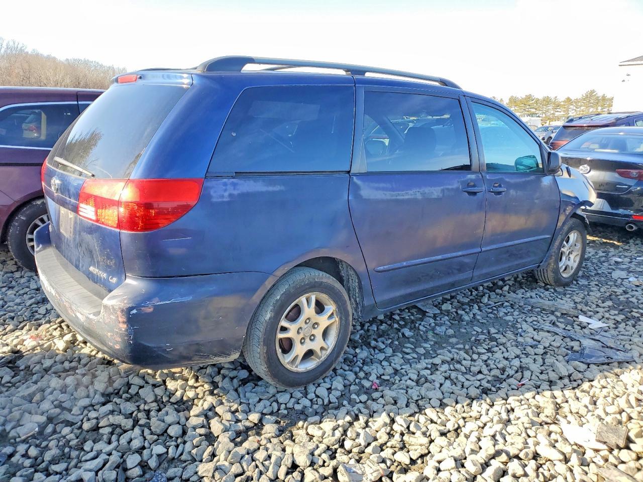 2004 Toyota Sienna Ce - Image 3