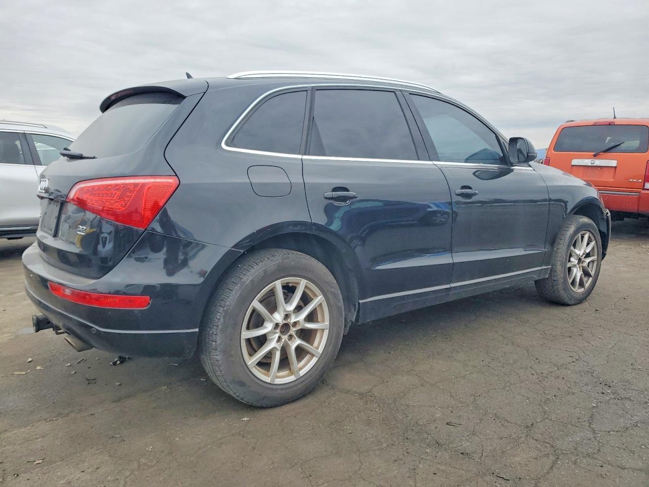 2010 Audi Q5 Premium Plus - Image 3