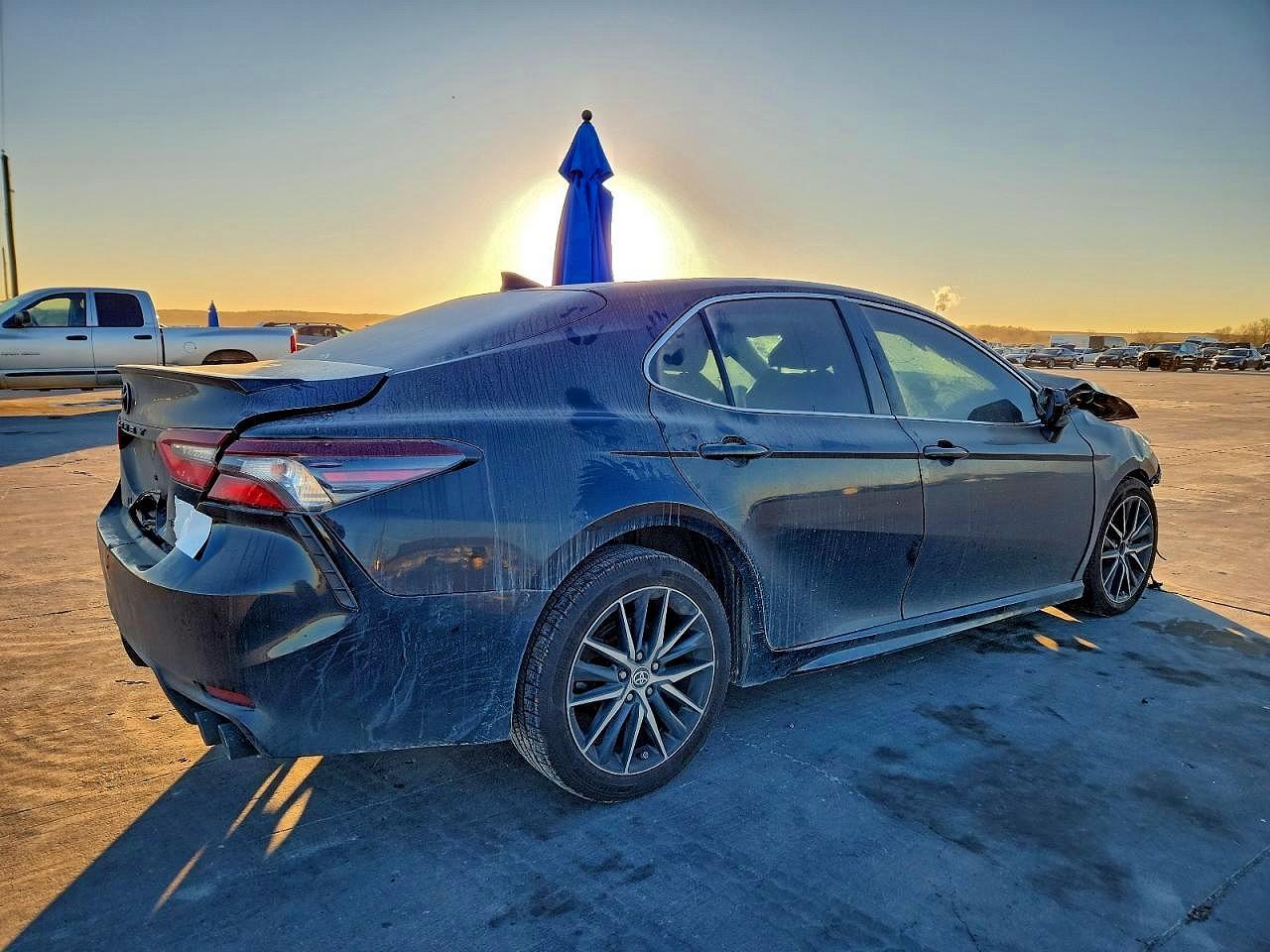 2022 Toyota Camry Se - Image 3