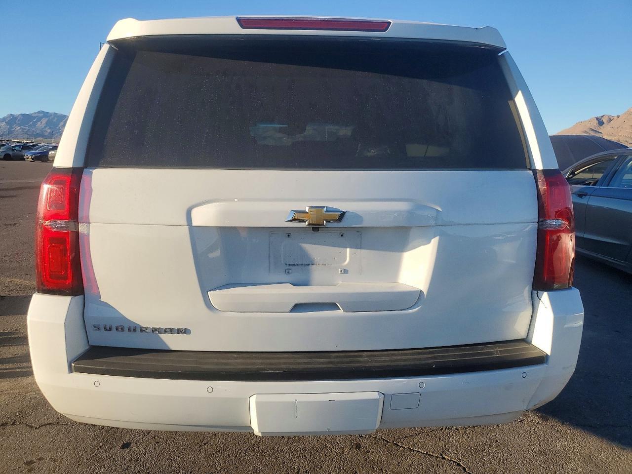 2018 Chevrolet Suburban K1500 Lt - Image 6
