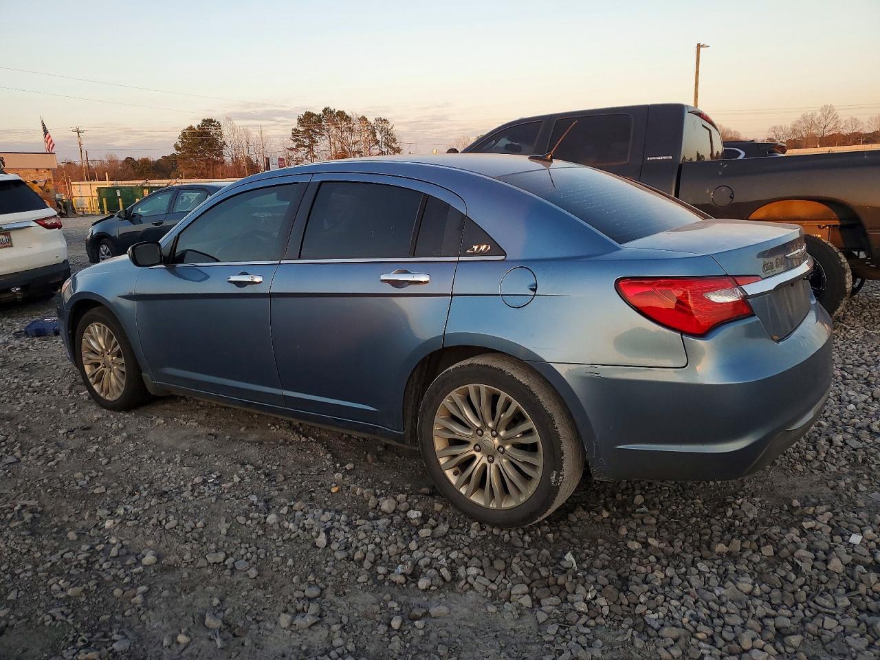 2011 Chrysler 200 Limited - Фото 2