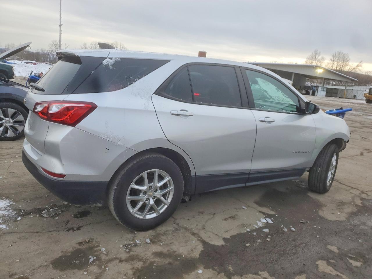 2021 Chevrolet Equinox Ls - Фото 3