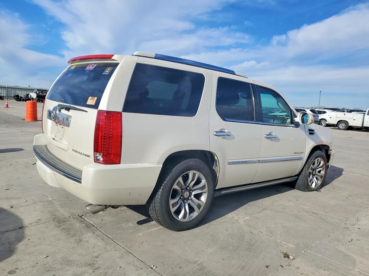 2010 Cadillac Escalade Premium - Фото 3