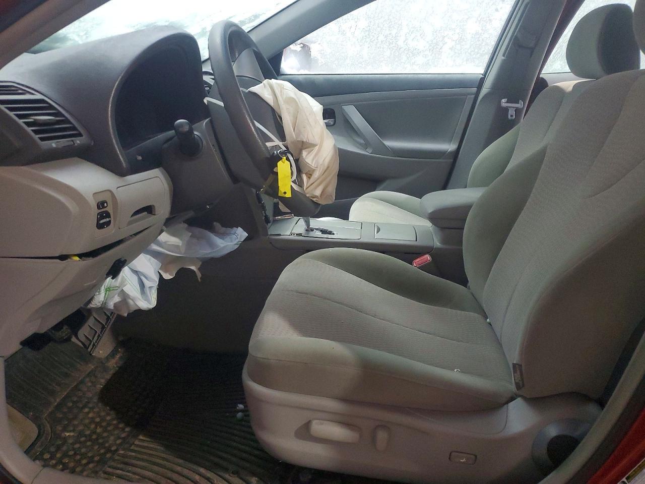 2010 Toyota Camry Le - Фото 7