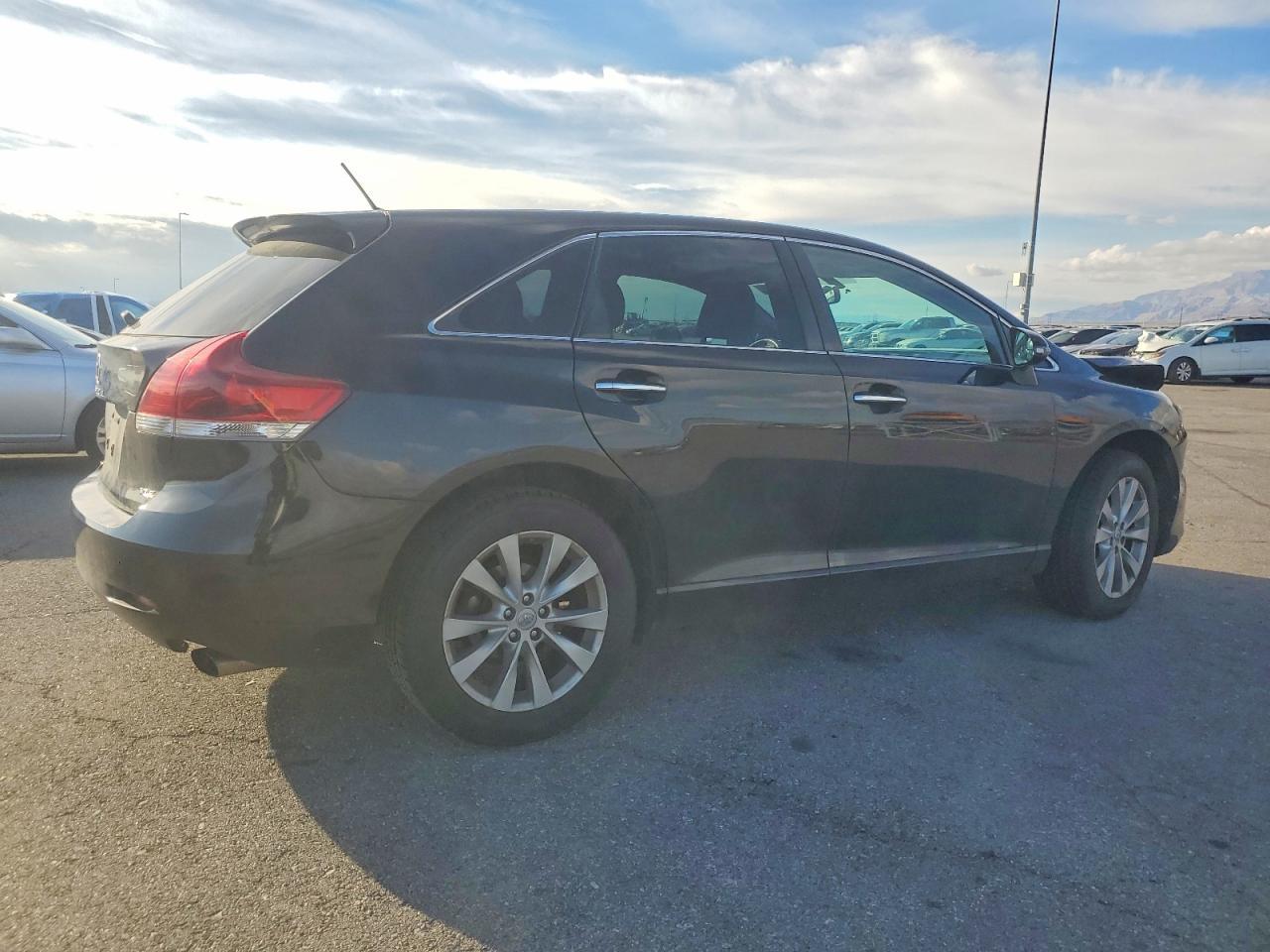 2014 Toyota Venza Le - Image 3