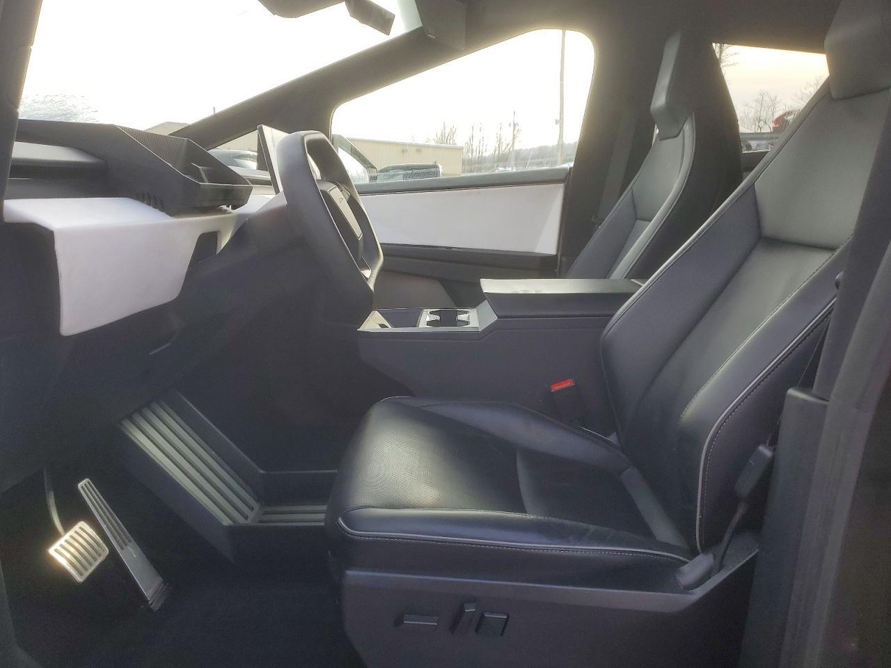 2024 Tesla Cybertruck - Image 7