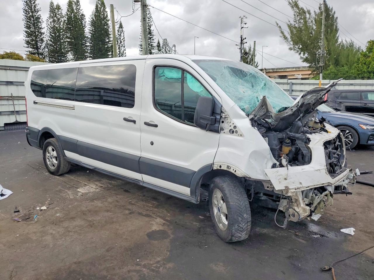 2017 Ford Transit T-350 - Image 4