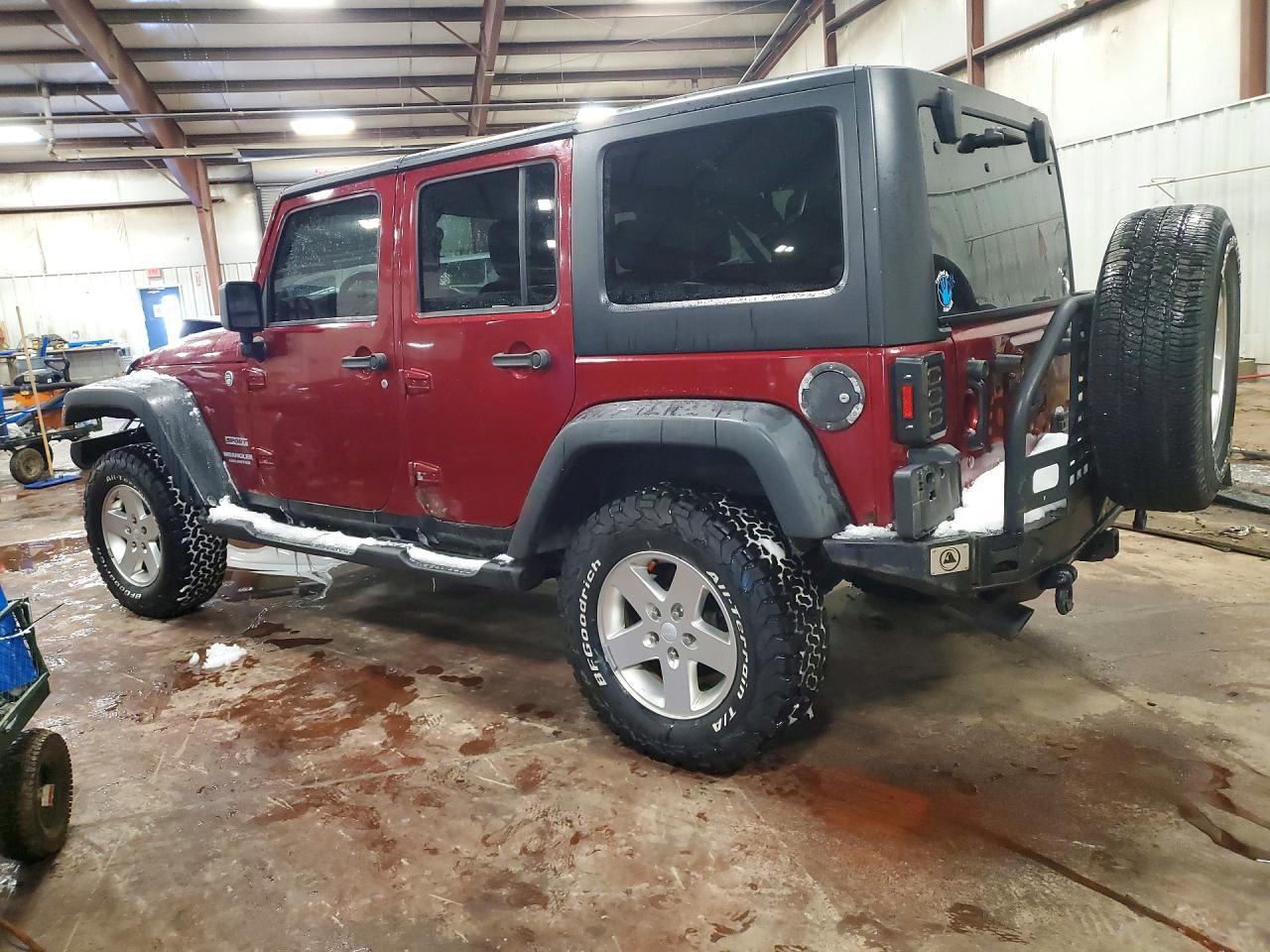2012 Jeep Wrangler Unlimited Sport - Фото 2