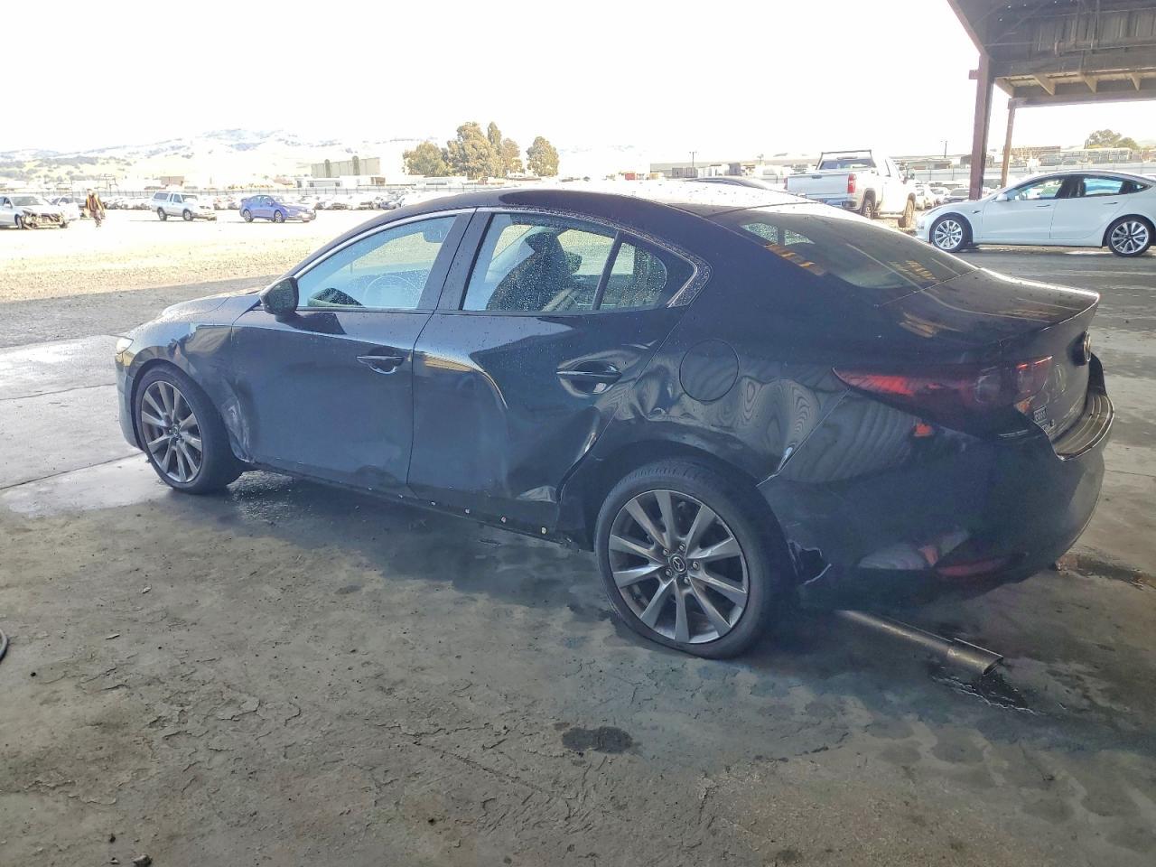 2025 Mazda 3 Preferred - Фото 2