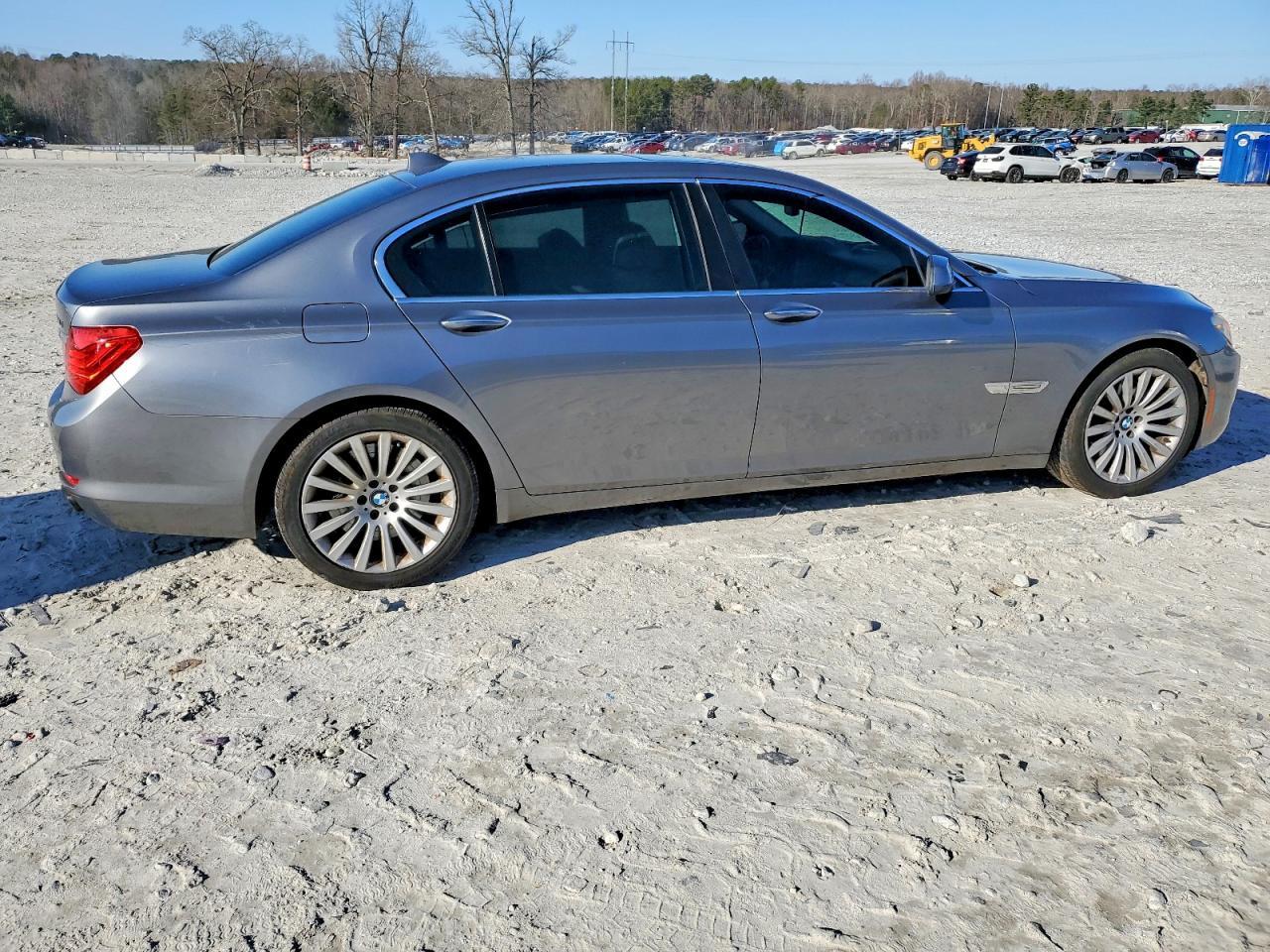 2012 BMW 750 Li - Фото 3