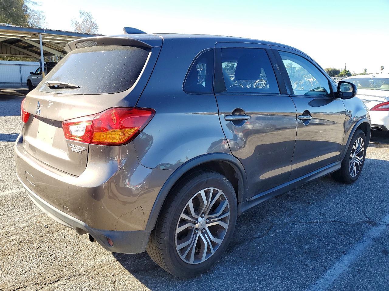 2017 Mitsubishi Outlander Sport Es - Image 3