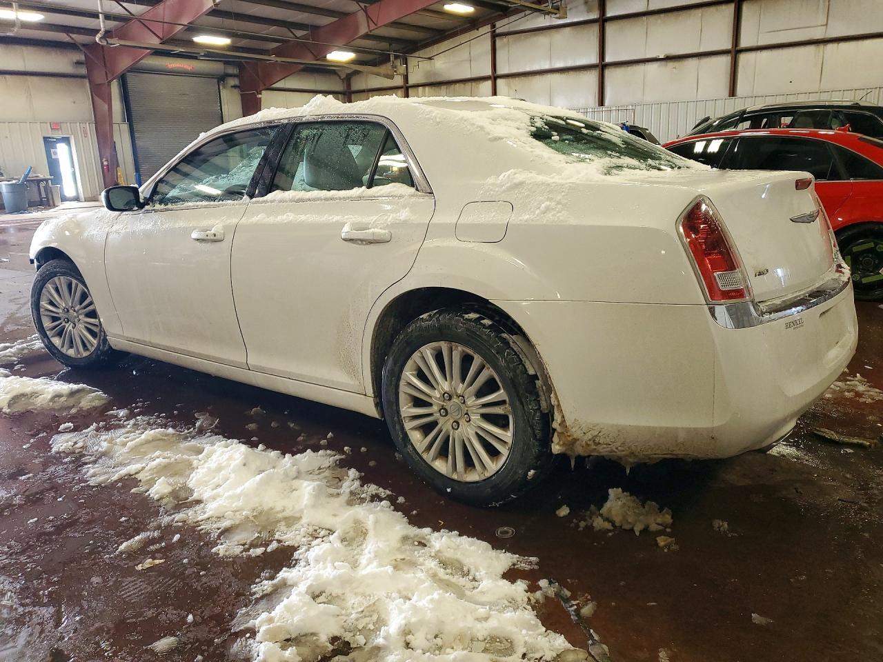 2013 Chrysler 300 - Фото 2