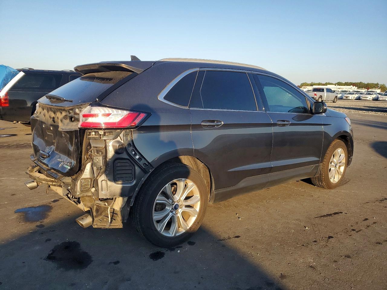 2020 Ford Edge Titanium - Фото 3