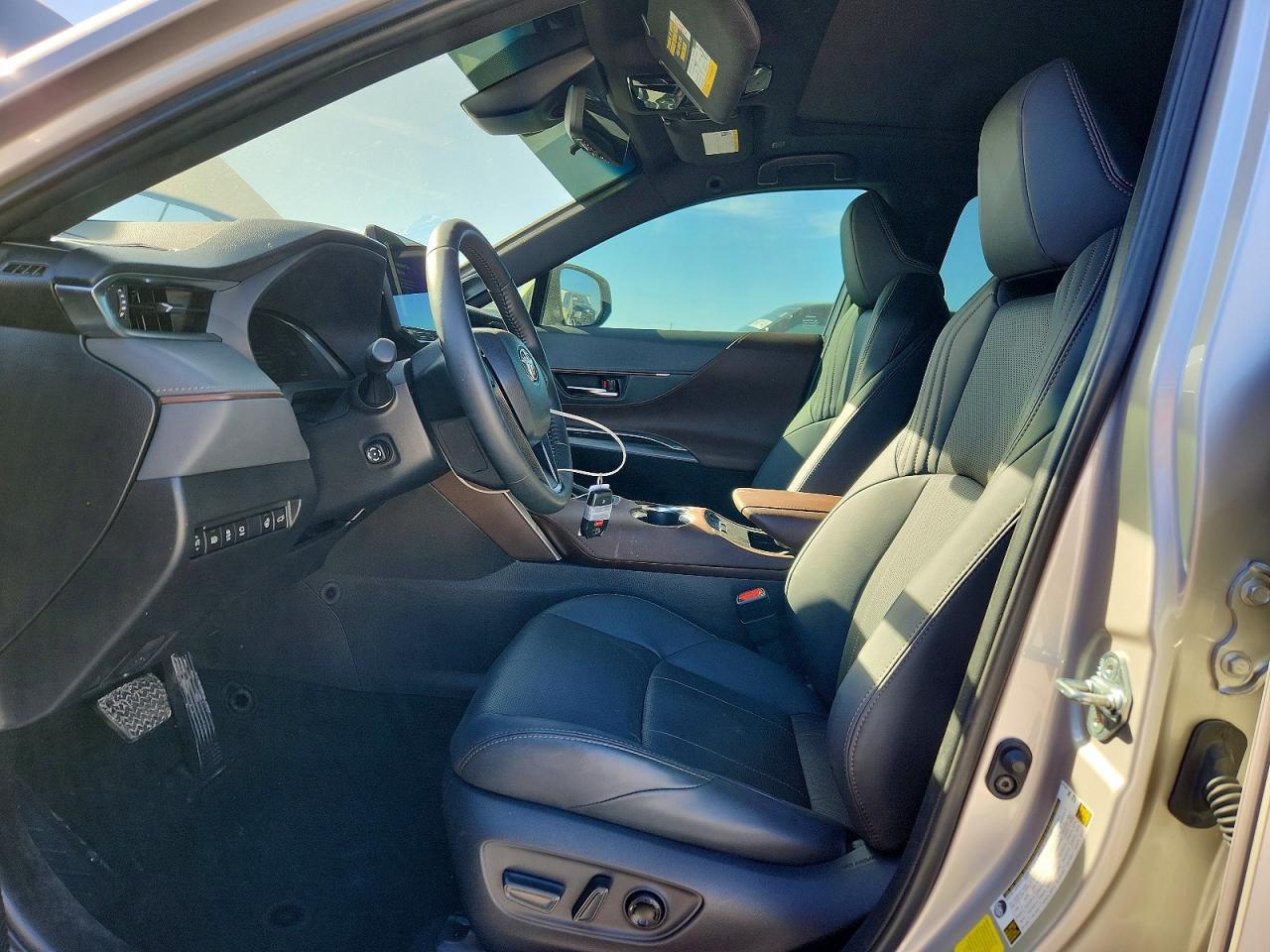 2024 Toyota Venza Limited - Image 7