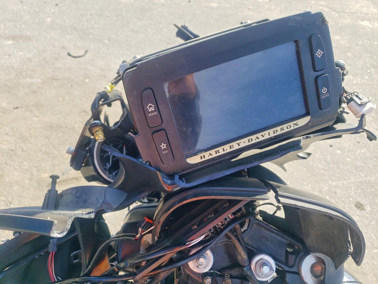 2018 Harley-Davidson Fltru - Image 7