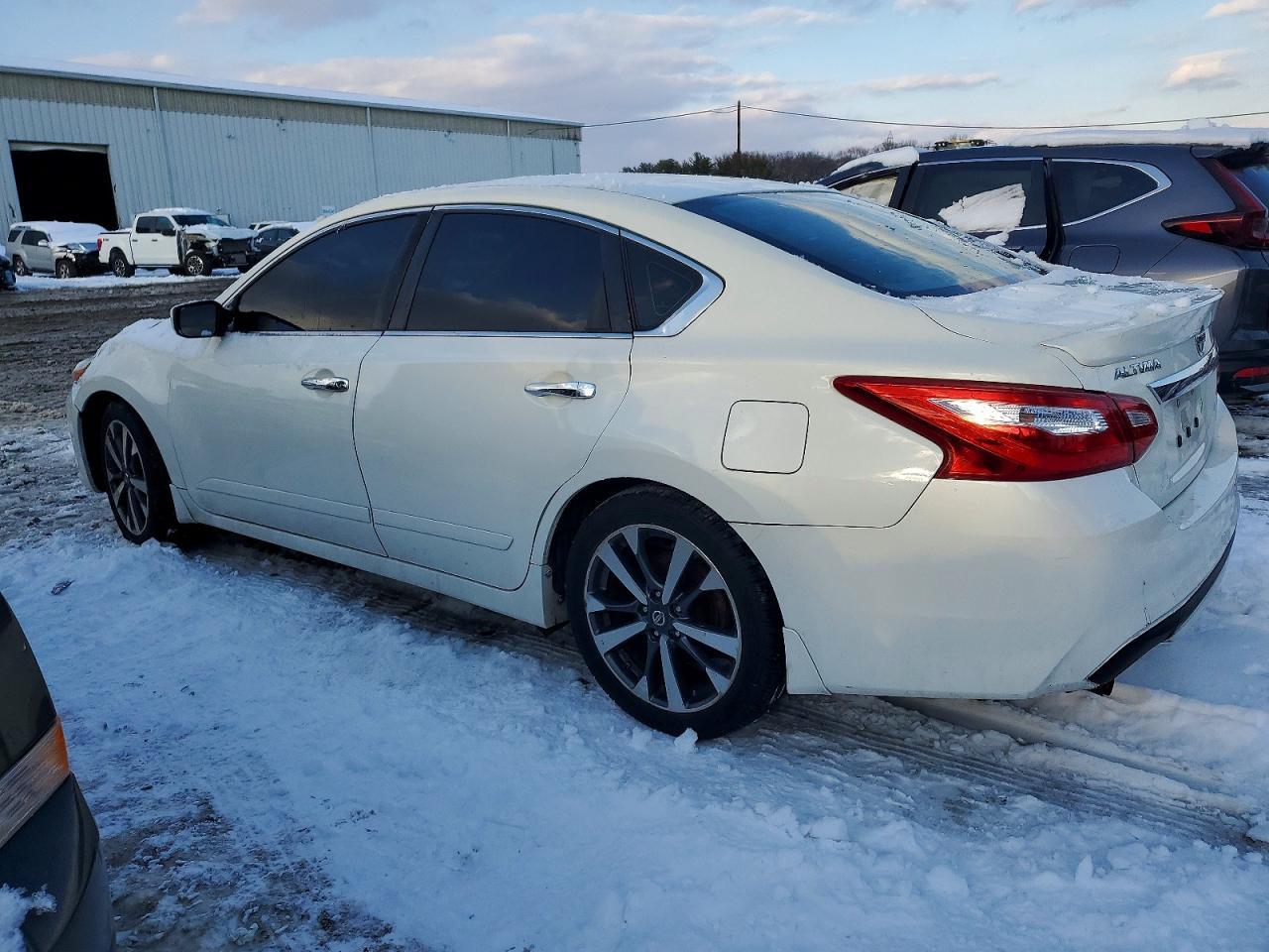 2016 Nissan Altima 2.5 - Image 2