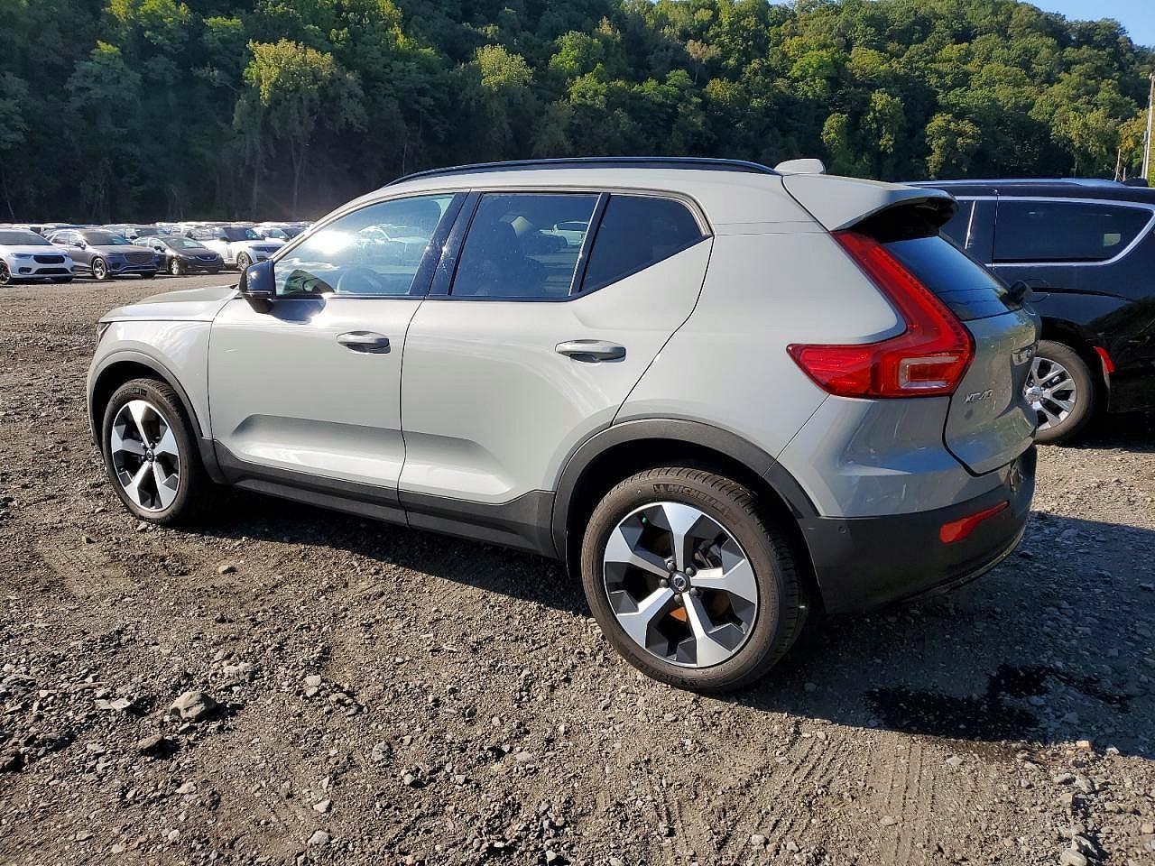 2024 Volvo Xc40 Plus - Image 2