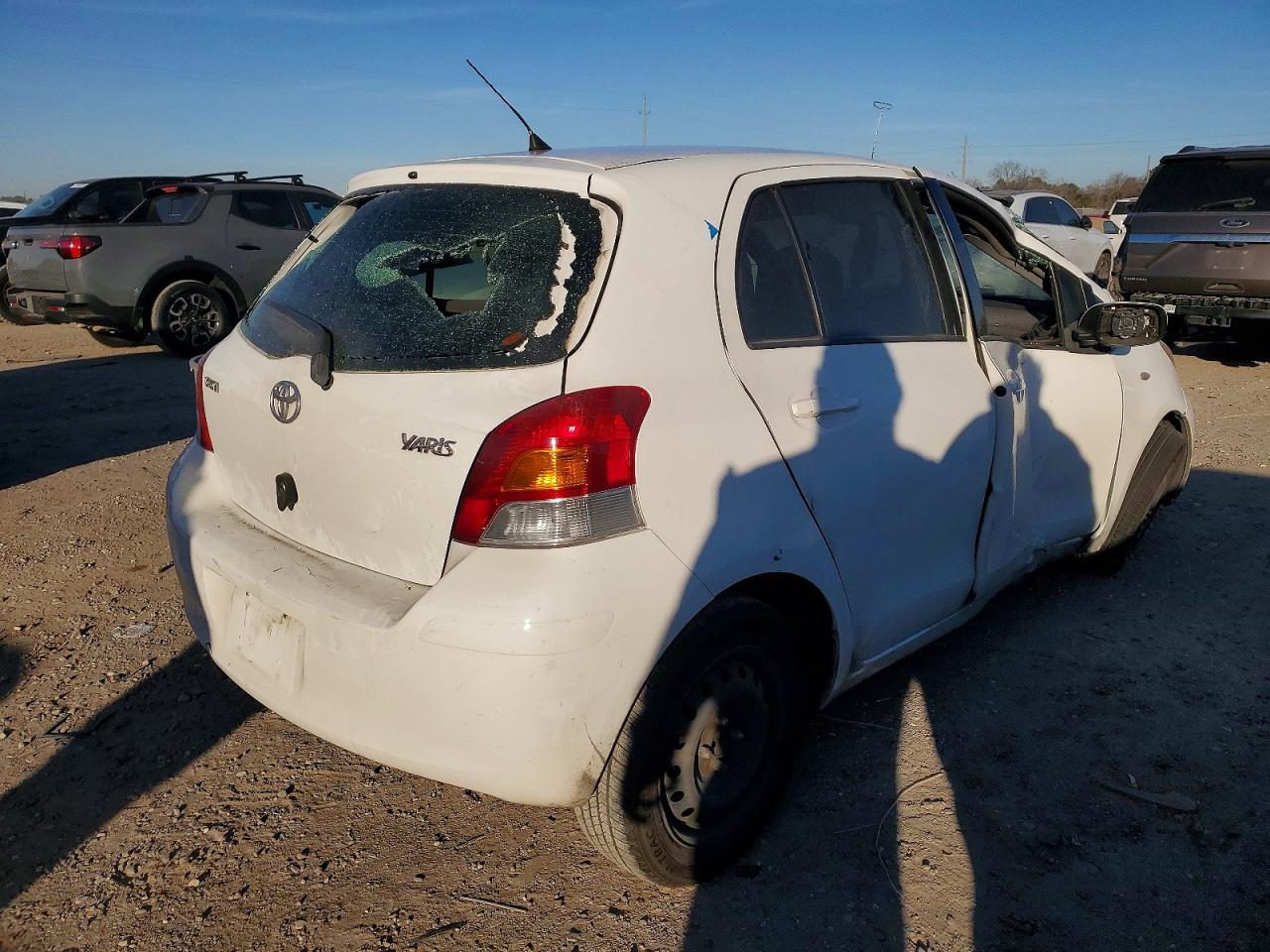 2010 Toyota Yaris - Image 3