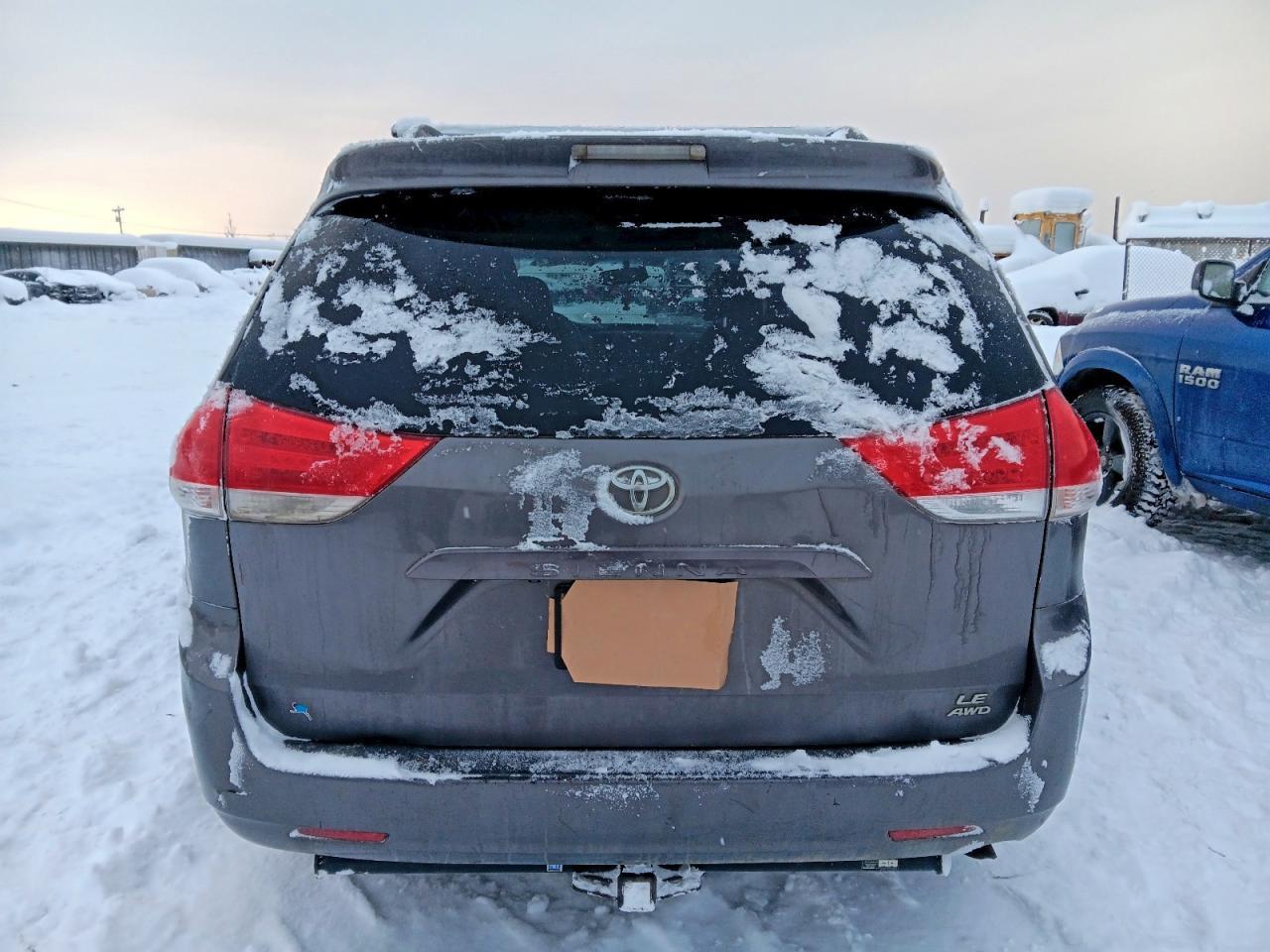 2011 Toyota Sienna Le - Фото 6