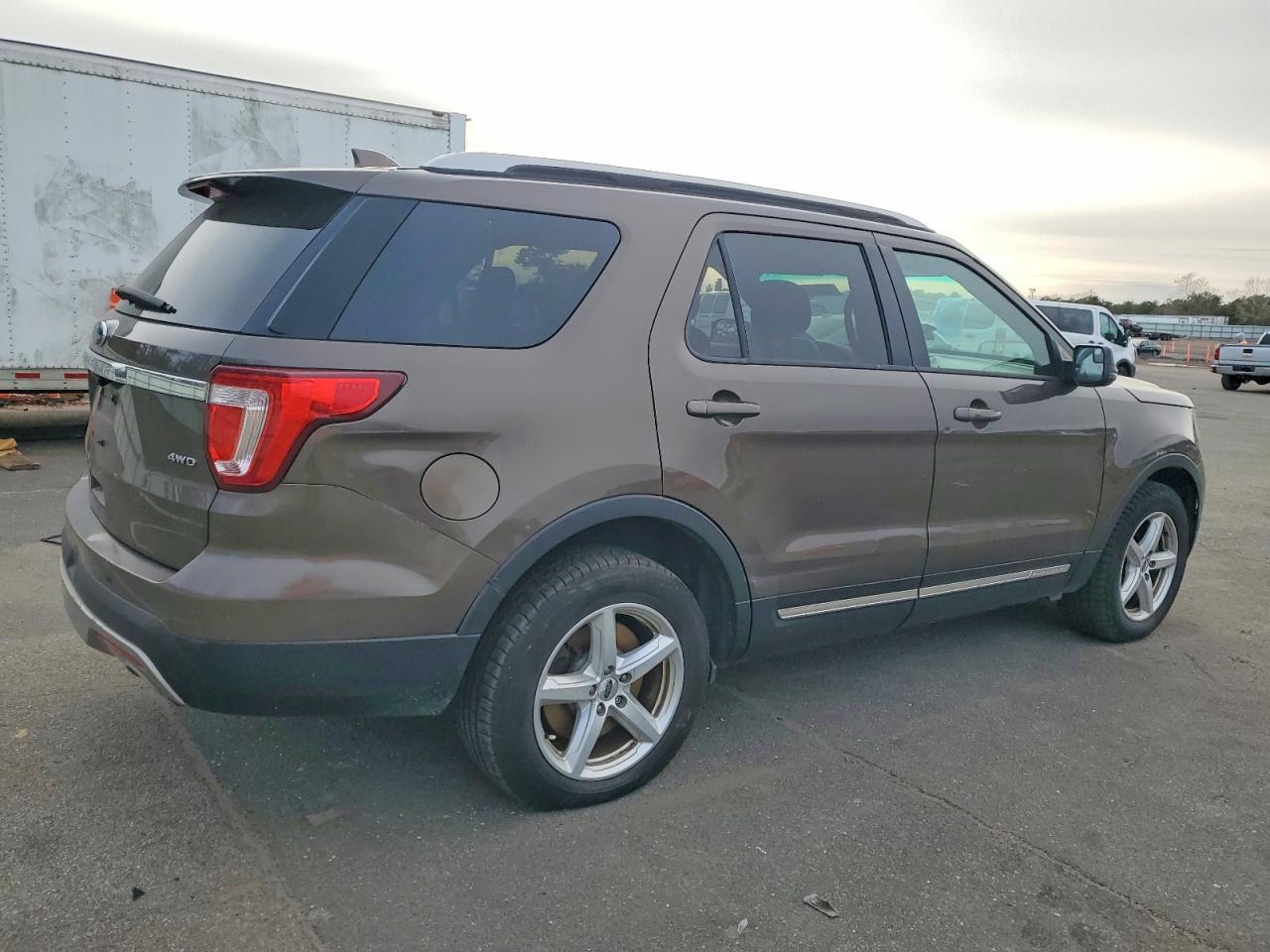 2016 Ford Explorer - Фото 3