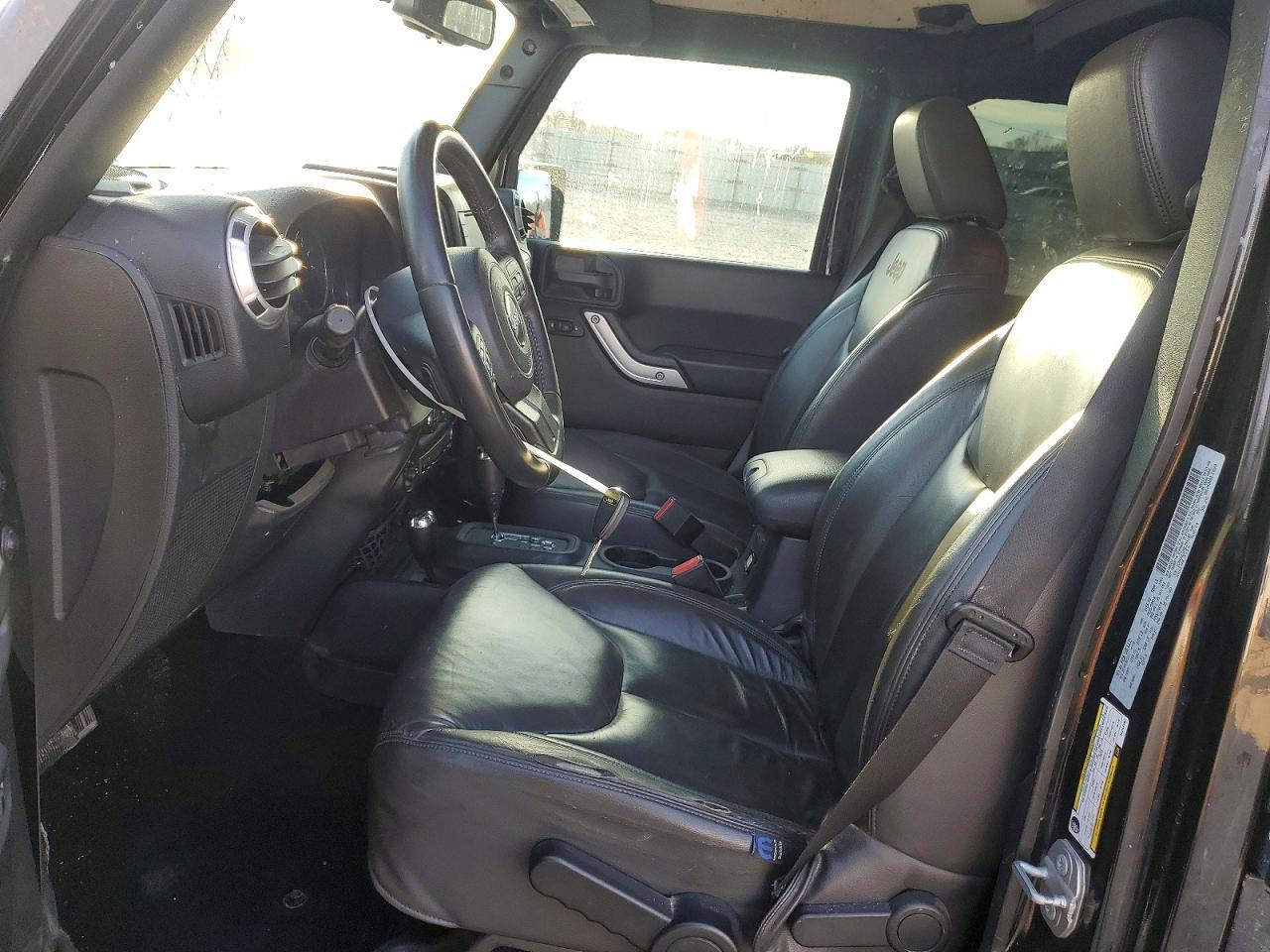 2016 Jeep Wrangler Unlimited Sahara - Image 7