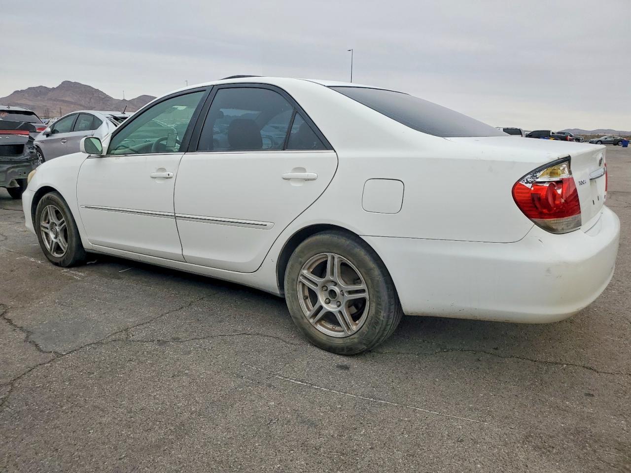 2005 Toyota Camry - Фото 2