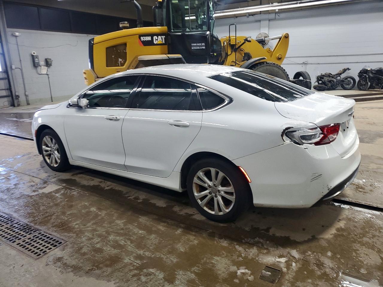 2016 Chrysler 200 Limited - Фото 2