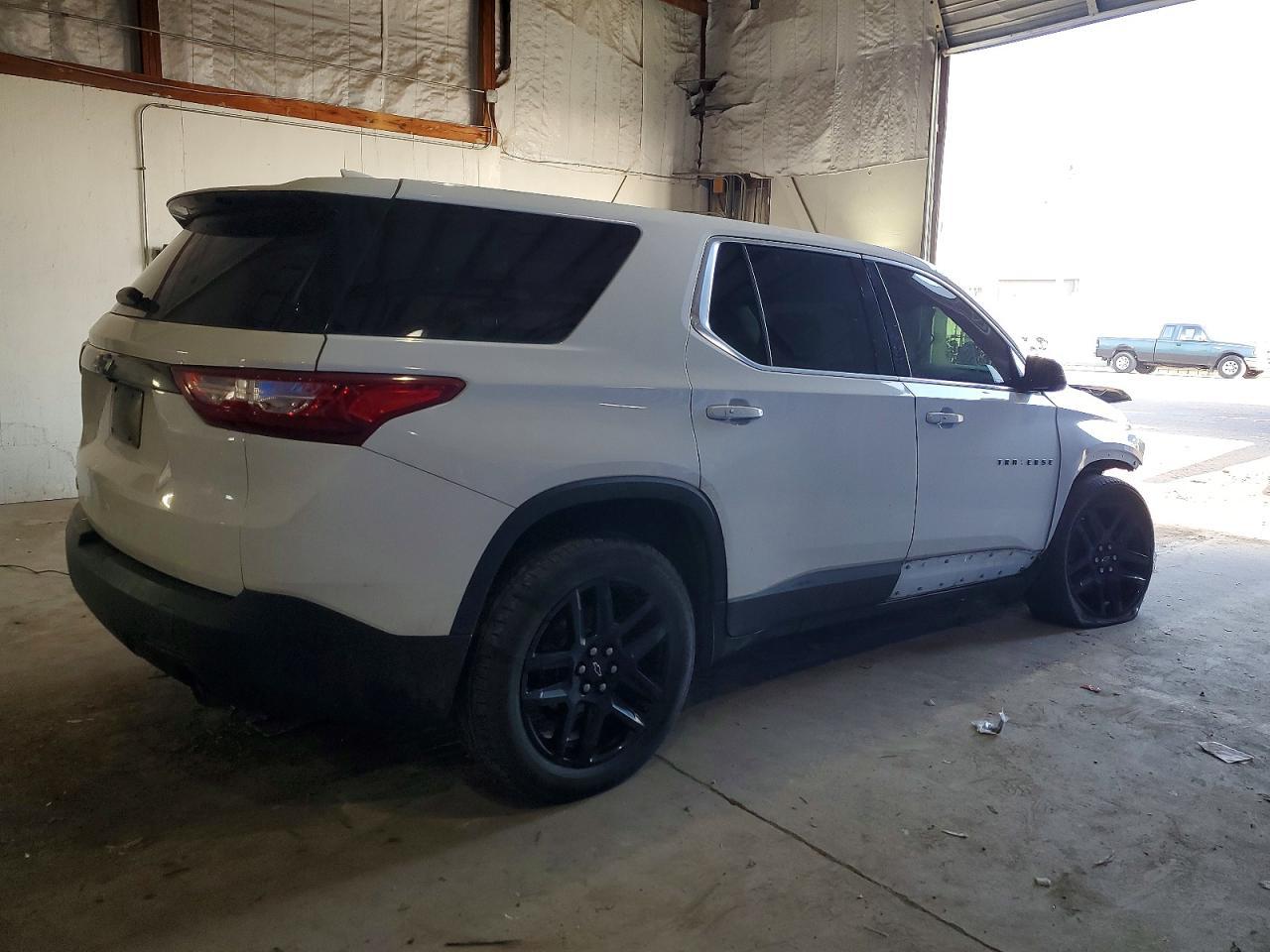 2020 Chevrolet Traverse Ls - Фото 3