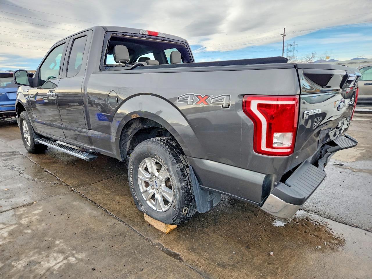 2015 Ford F150 Super Cab - Фото 2