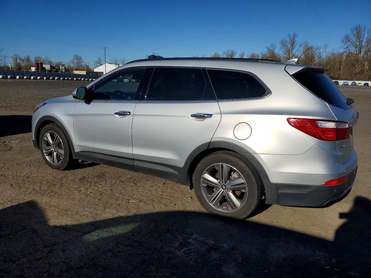 2015 Hyundai Santa Fe Gls - Image 2