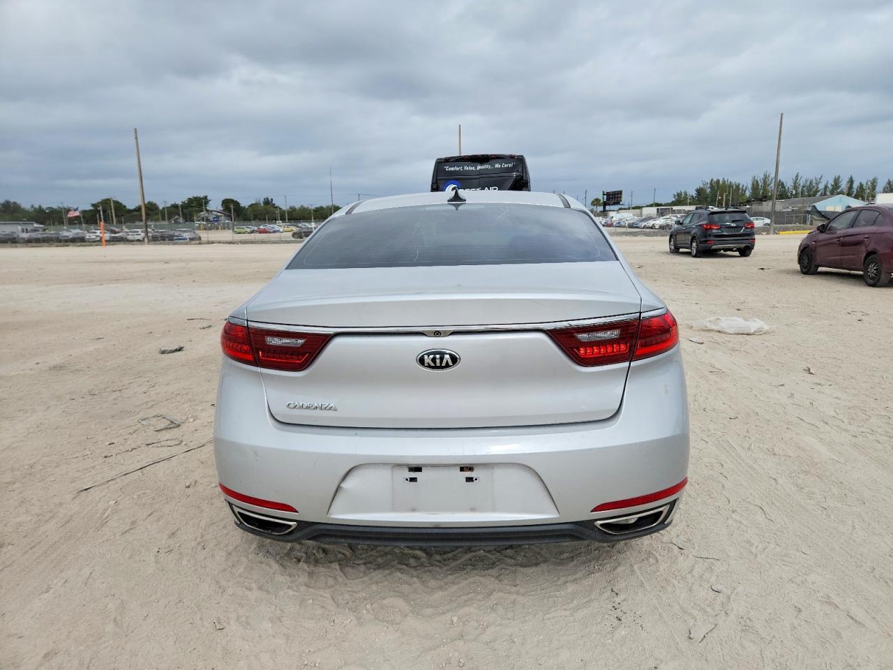 2017 Kia Cadenza Premium - Image 6