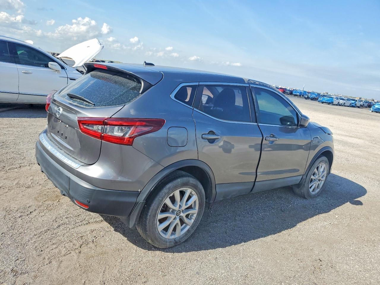 2020 Nissan Rogue Sport S - Image 3