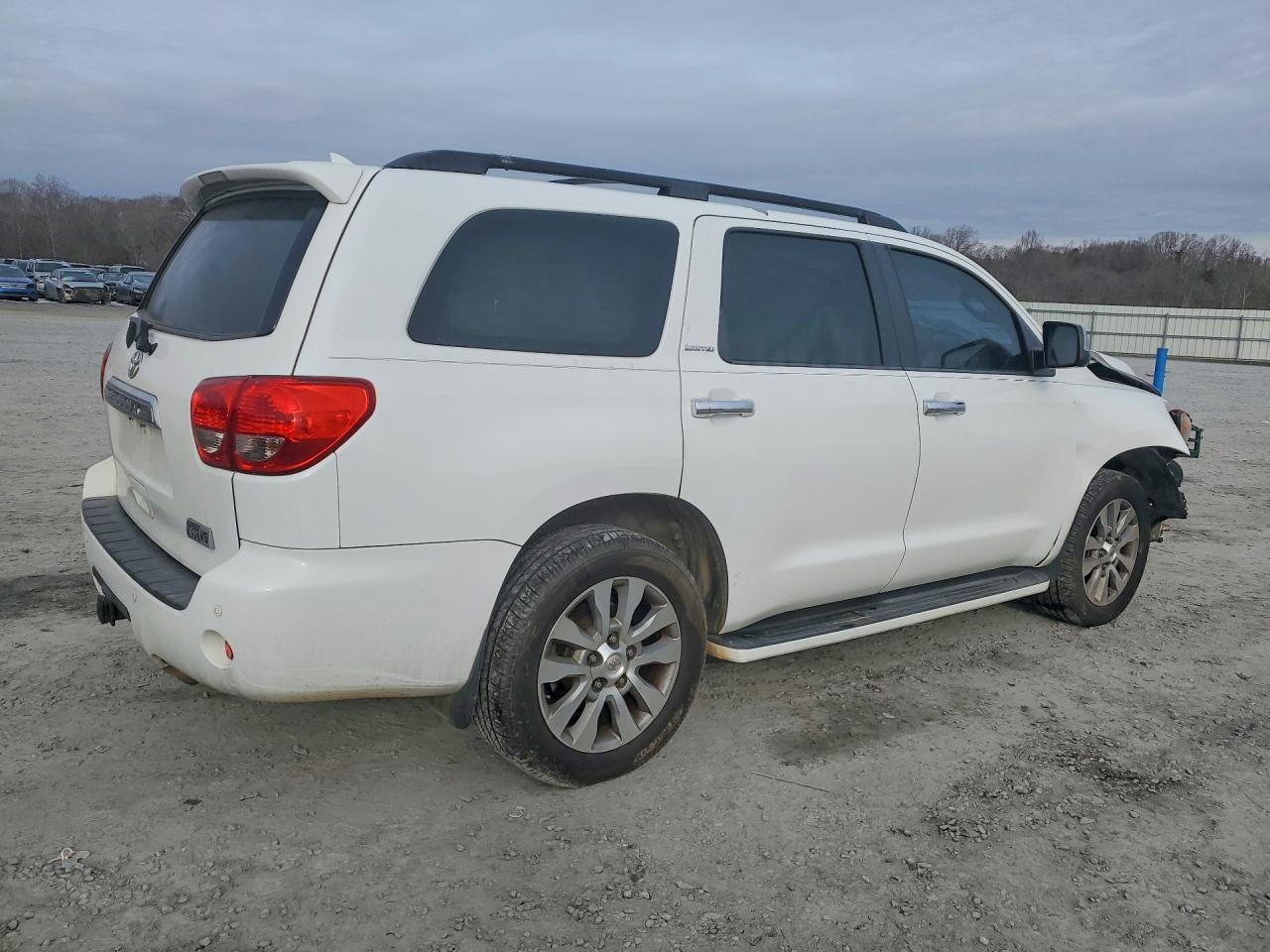 2013 Toyota Sequoia Limited - Фото 3